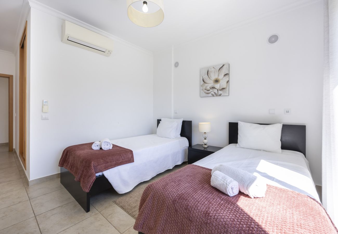 Apartamento em Lagos - Lagos Poolside Retreat by Seewest