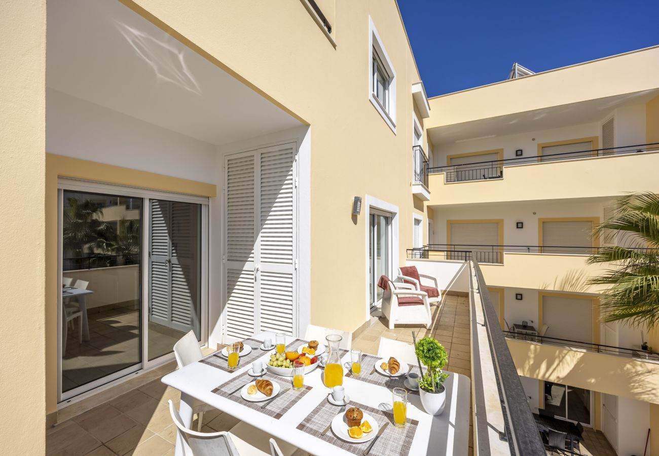 Apartamento em Lagos - Lagos Poolside Retreat by Seewest