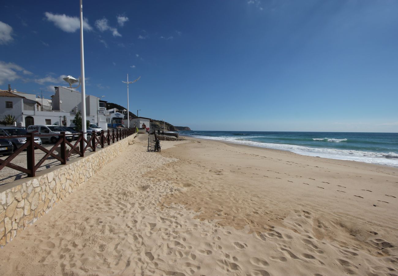 Ferienwohnung in Praia da Salema - T3 Casa dos Arcos by Seewest