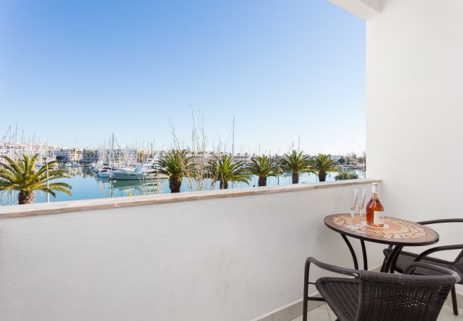 Studio in Lagos - Marina View Studio by Seewest Studio in Lagos - Marina View Studio by Seewest