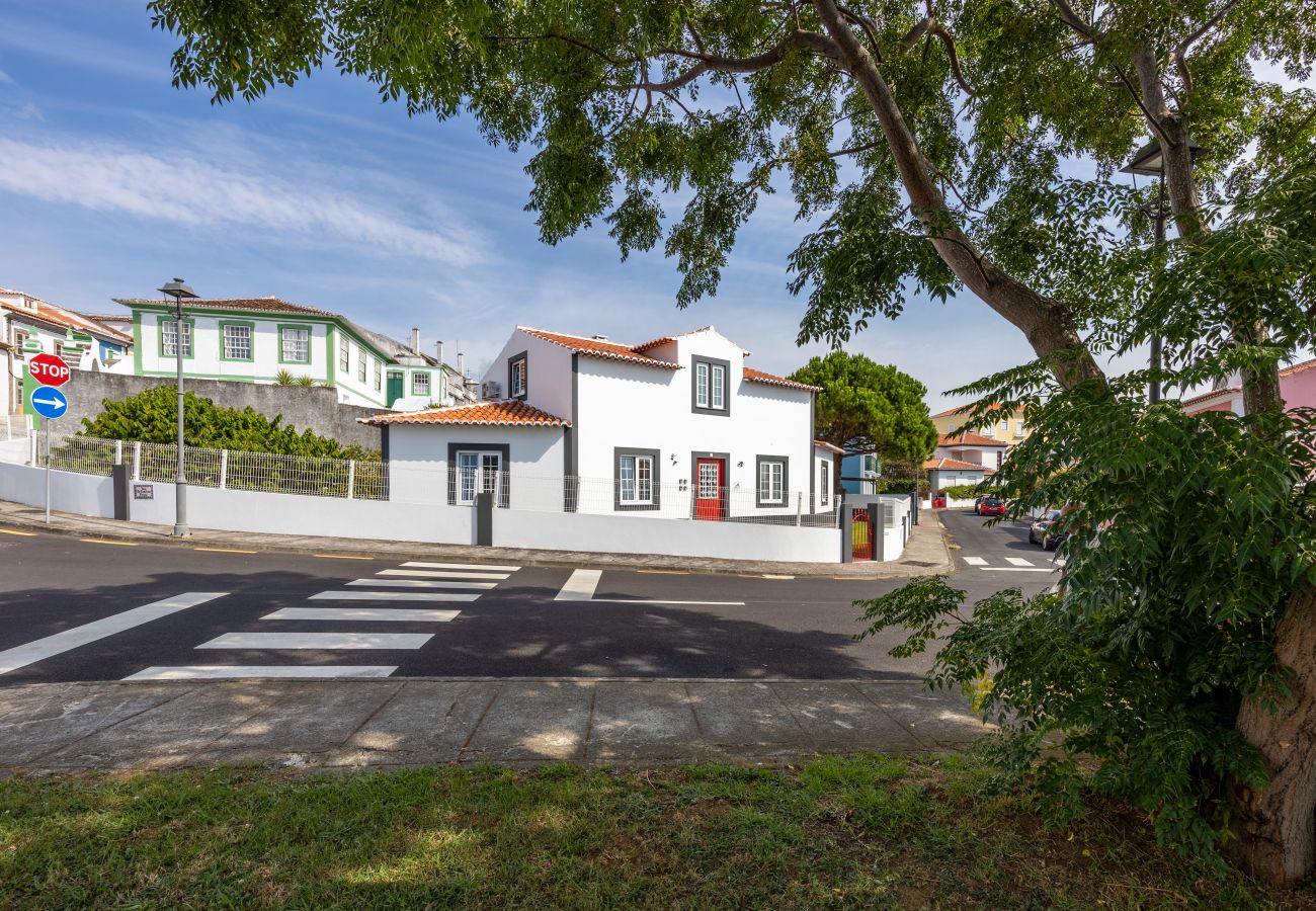 Rent by room in Angra do Heroísmo - Angra Charming Suites 1 by Seewest