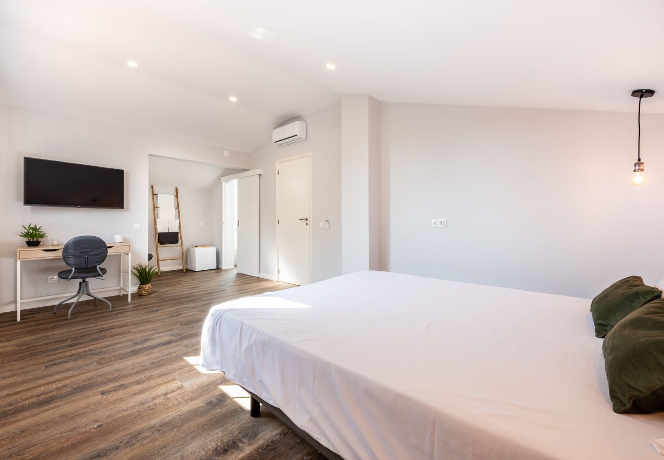 Rent by room in Angra do Heroísmo - Angra Charming Suites 1 by Seewest